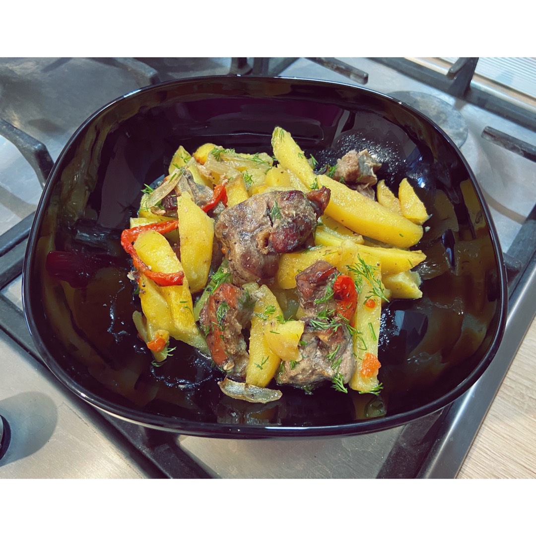 Луковая картошка с мясом., пошаговый рецепт на ккал, фото, ингредиенты - Елена-Аленка