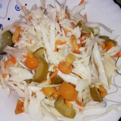 Салат с квашеной капустой