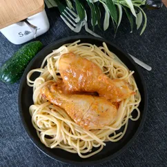 Куриные ножки в томатно-сметанном соусе