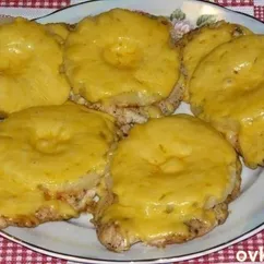 Куриные отбивные с ананасом и сыром