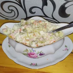 Оливье с маринованными огурчиками