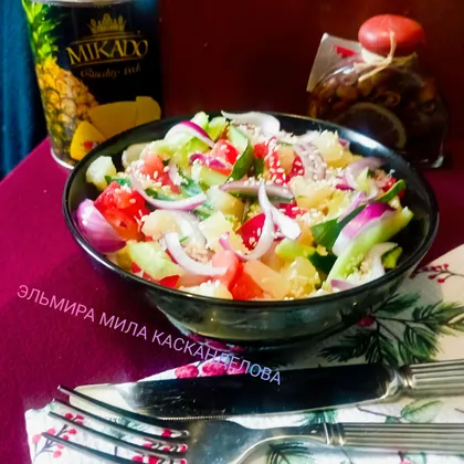 Овощной салат с ананасами и кисло-сладкой заправкой