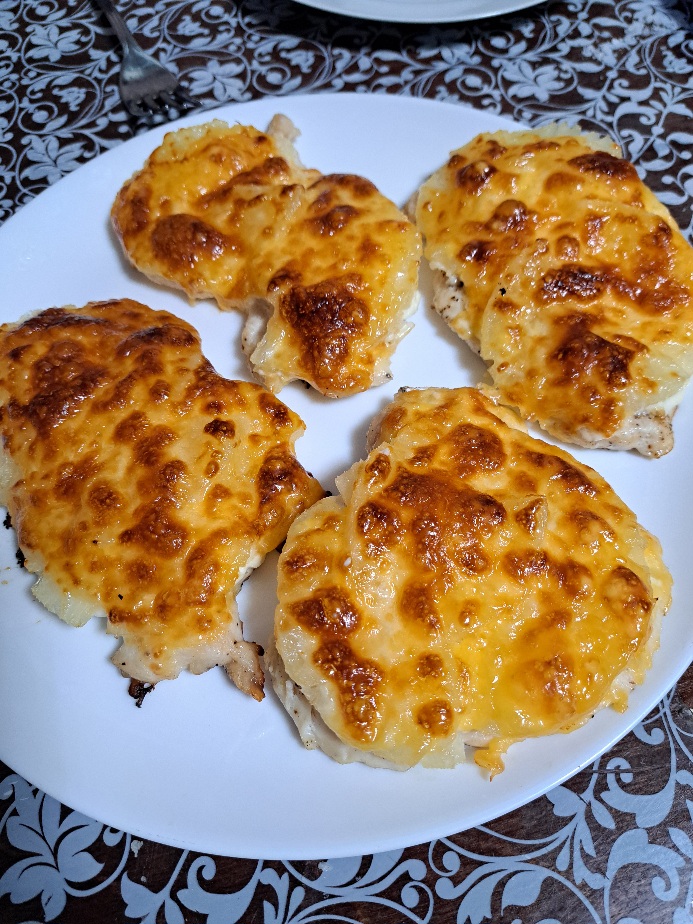 Куриные отбивные с ананасом и сыром