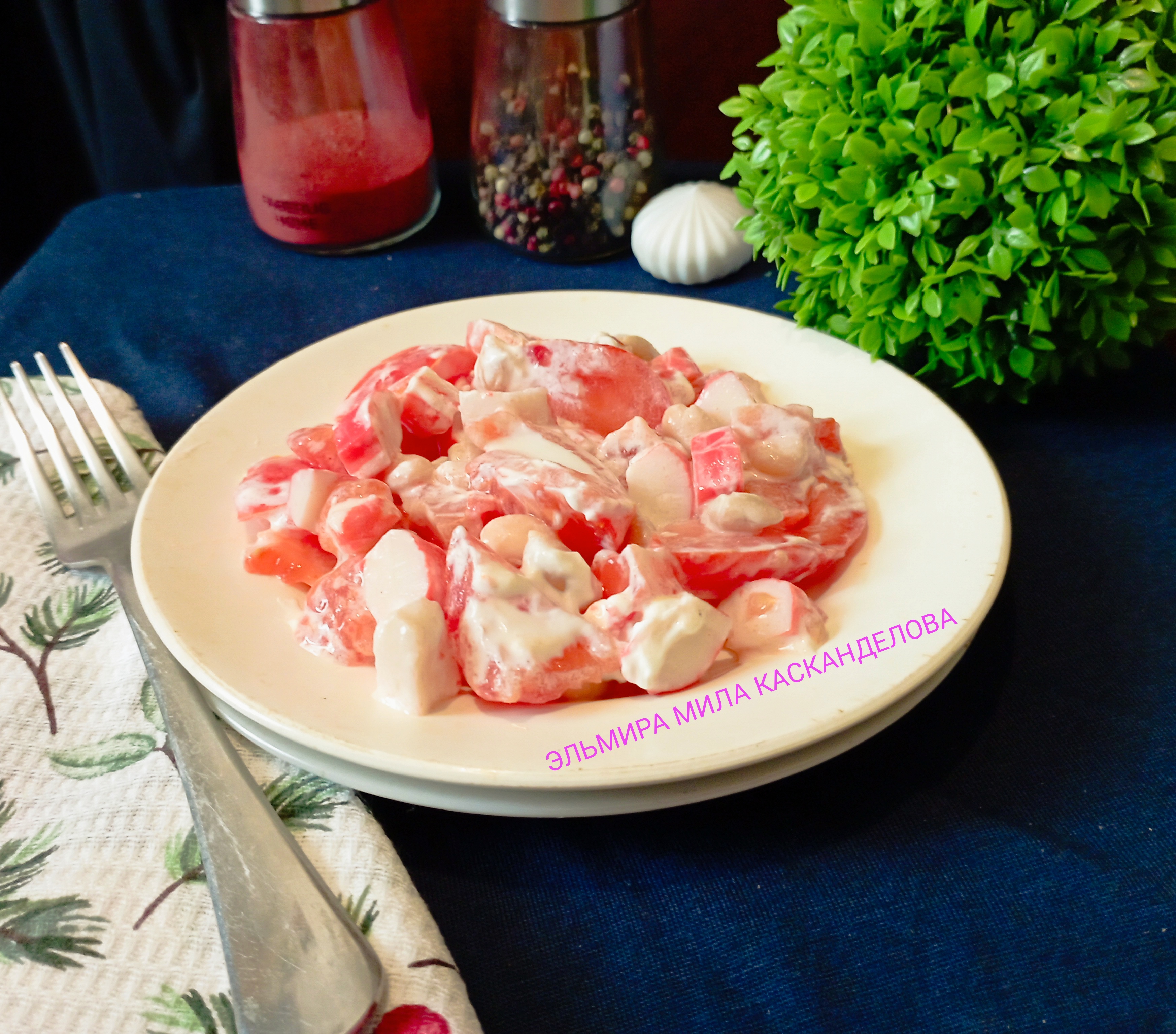 Салат с крабовыми мясом или крабовыми палочками и фасолью