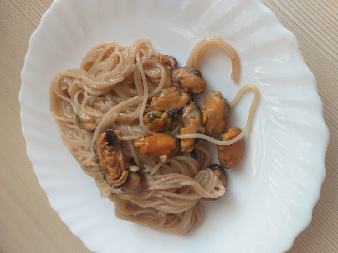 Спагетти с мидиями, пошаговый рецепт на ккал, фото, ингредиенты - Ledi