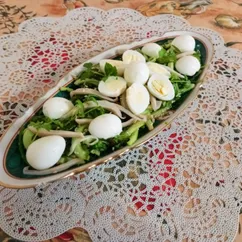 Салат Чука с кальмарами и перепелиными яйцами