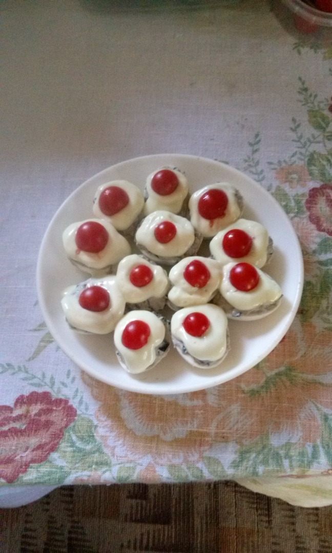 Яйца,  фаршированные грибами