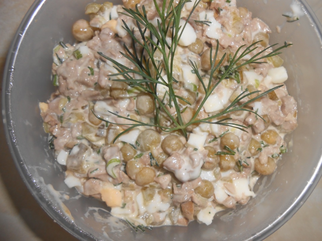 Салат из печени трески: рецепт классический с видео и фото | Меню недели
