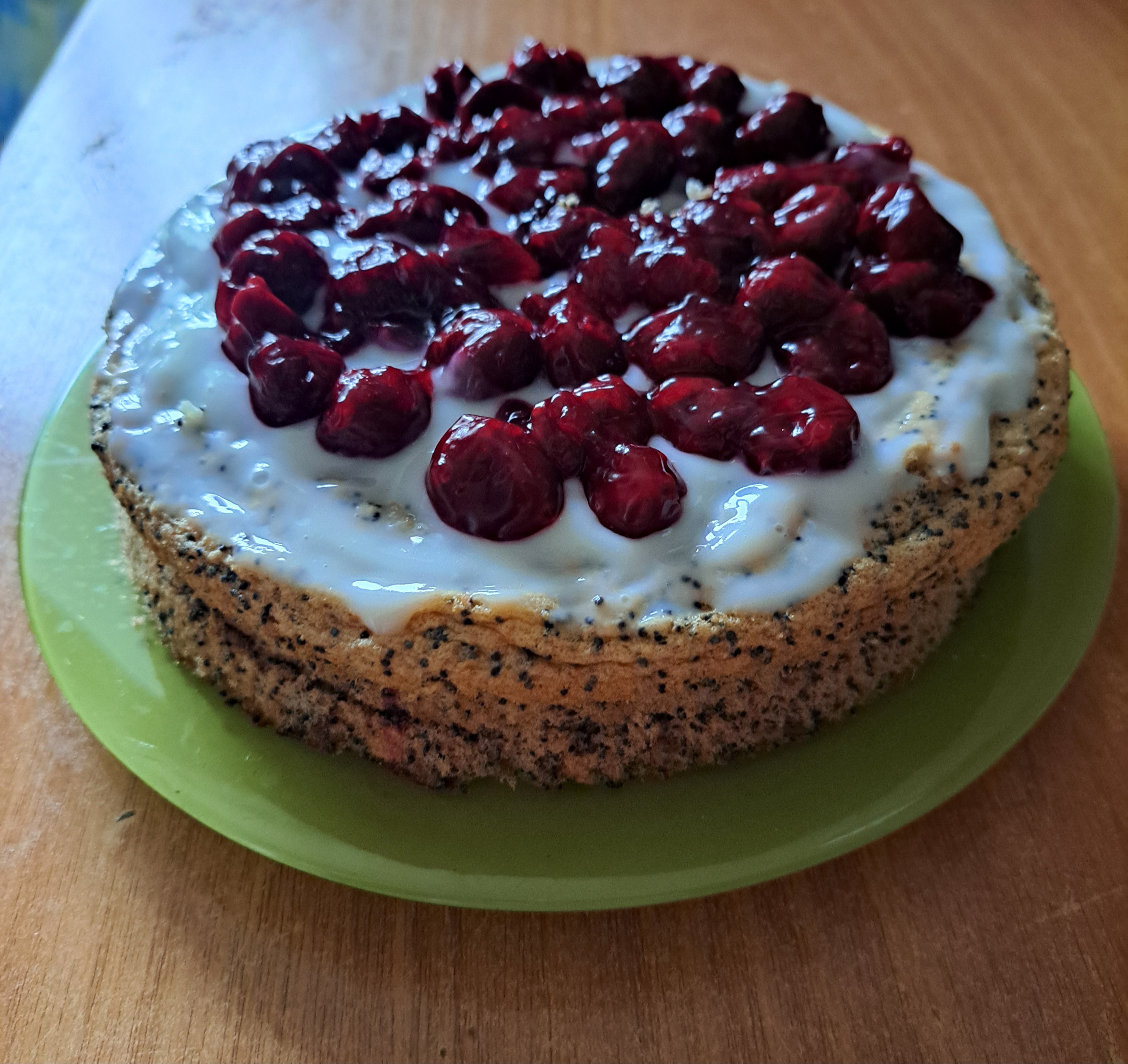 Бисквитный, маковый пп тортик, с заварным кремом и вишневой начинкой