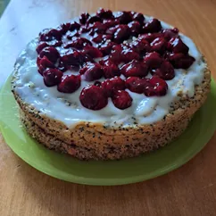 Бисквитный, маковый пп тортик, с заварным кремом и вишневой начинкой