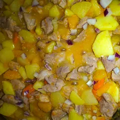 Мясо с тыквой и картошкой