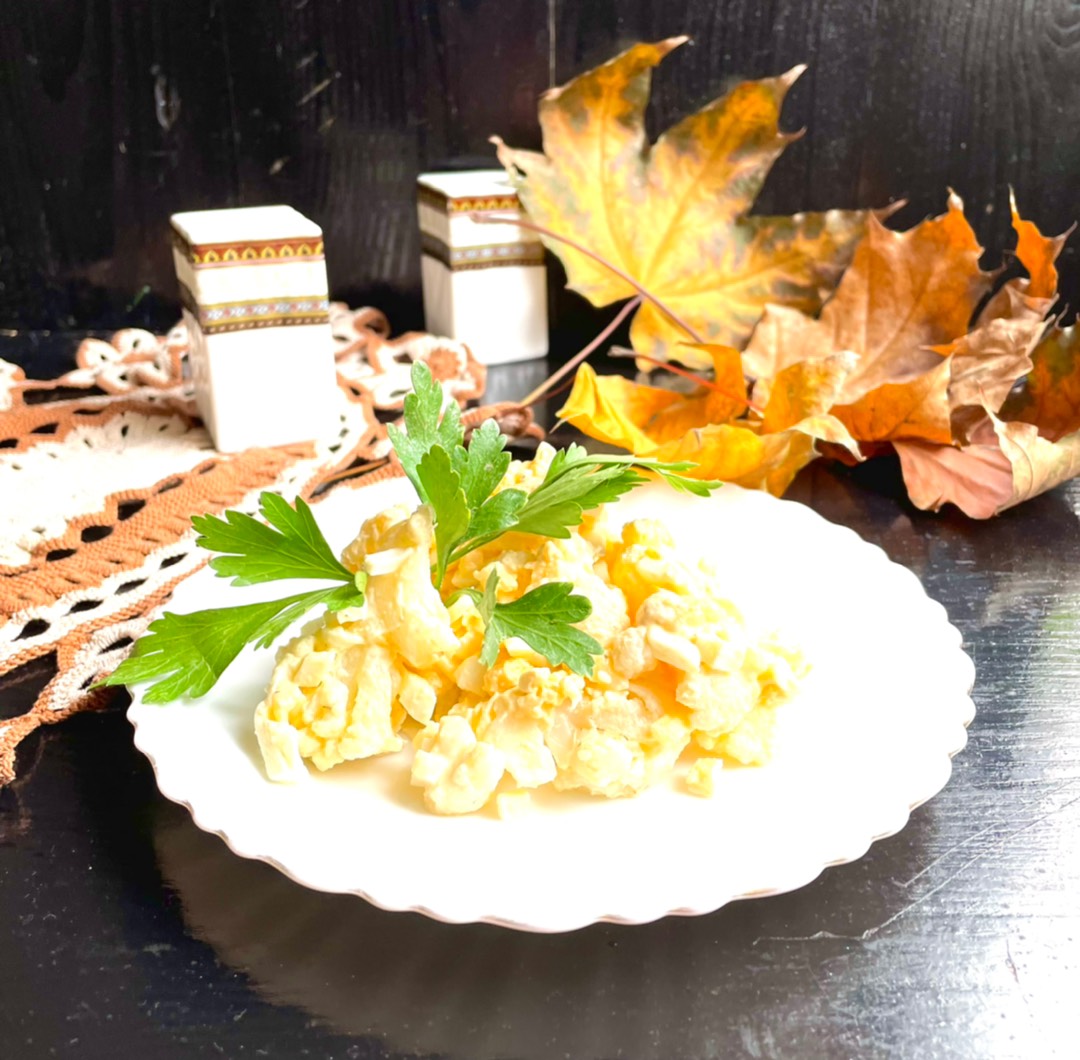 Салат с сыром и цветной капустой