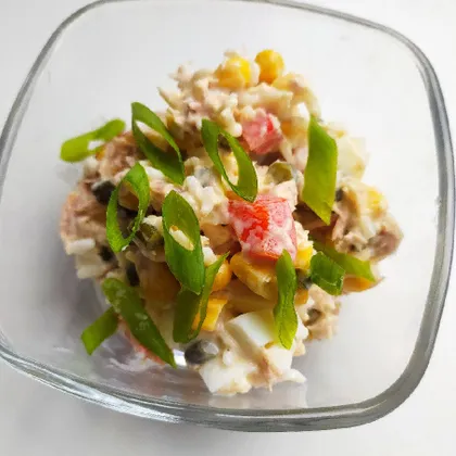 Салат с рисом и консервированным тунцом