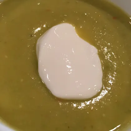 Суп-пюре из зеленого горошка со сметаной