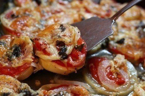 Кабачки, запеченные с луком и помидорами