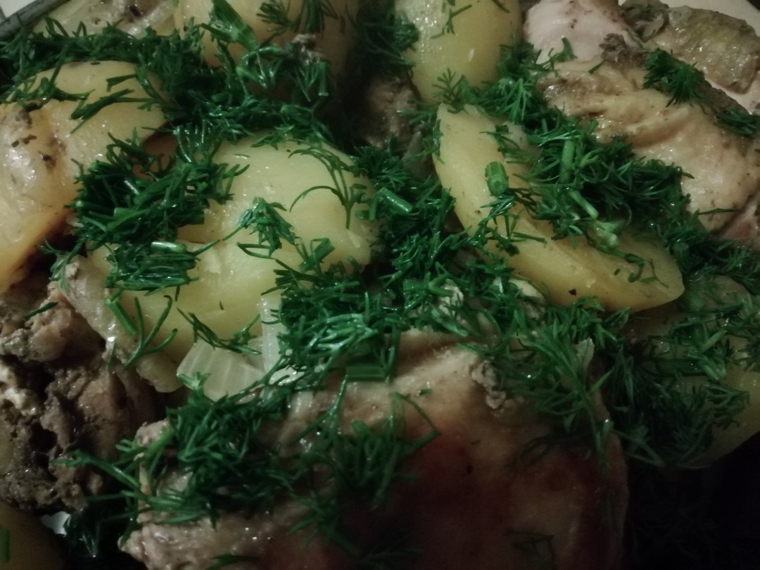 Куриные бедра с картофелем
