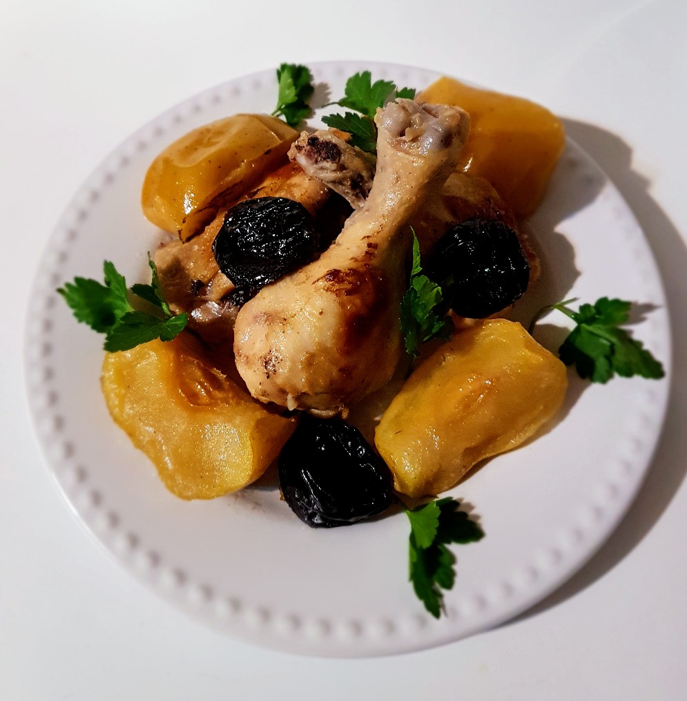 Курица с яблоками и черносливом, пошаговый рецепт на ккал, фото, ингредиенты - *ЕленаБ*