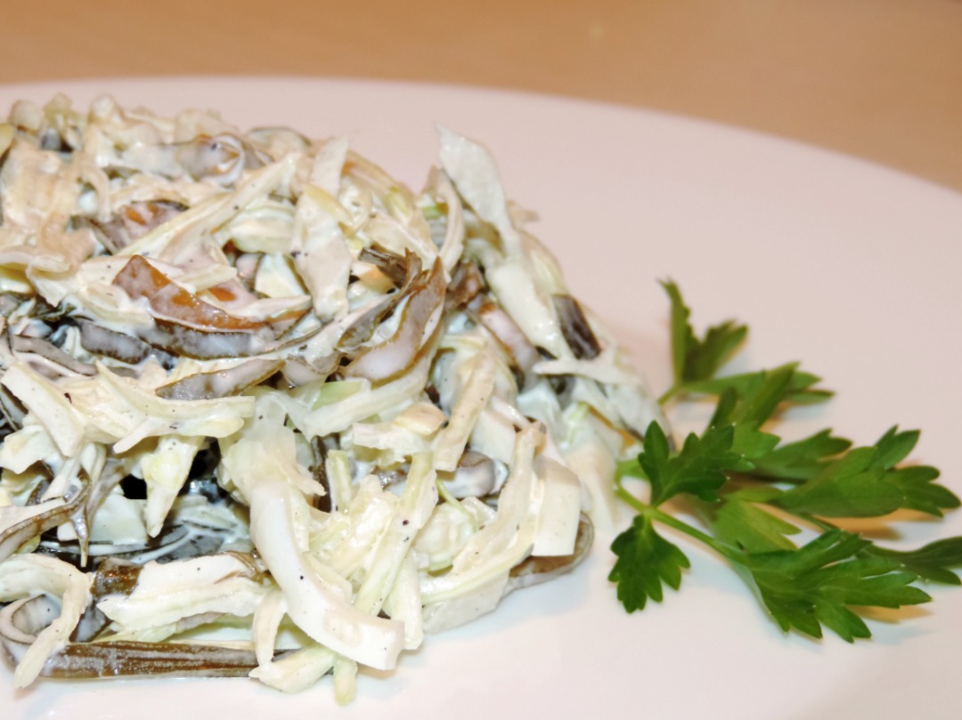 Салат для похудения: рецепт из морской и белокочанной капусты