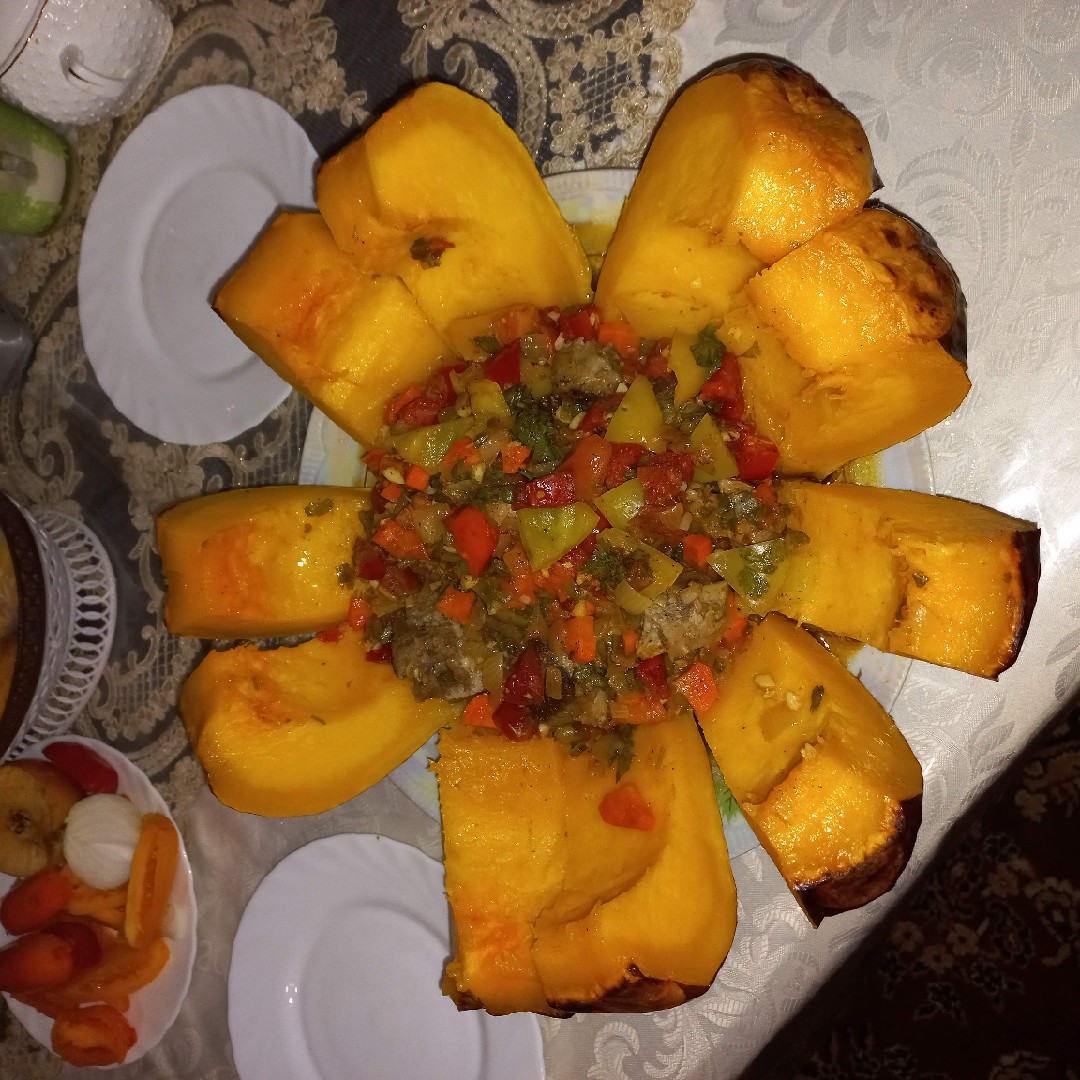 Тыква запечённая с овощами и бараниной