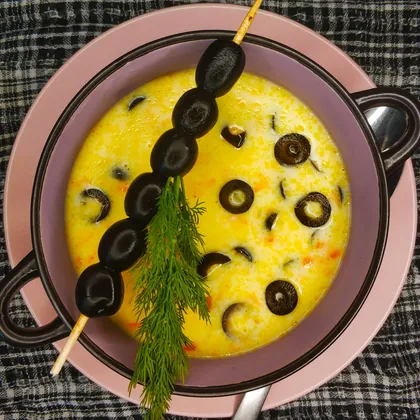 Сырный суп с оливками и макаронами
