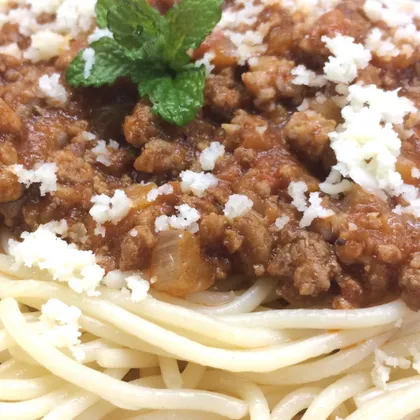 Спагетти с мясным соусом по-гречески