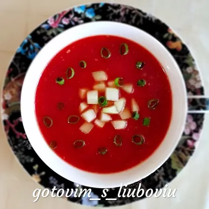 Холодный томатный суп с огурцом