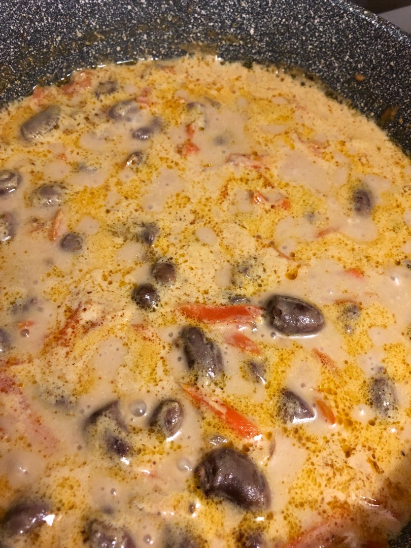 Куриные сердечки в сметанно-сырном соусе