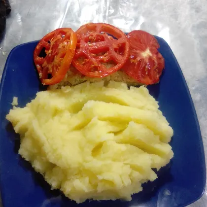 Куриная котлета в духовке с запеченными помидорами 🍅 и пюре