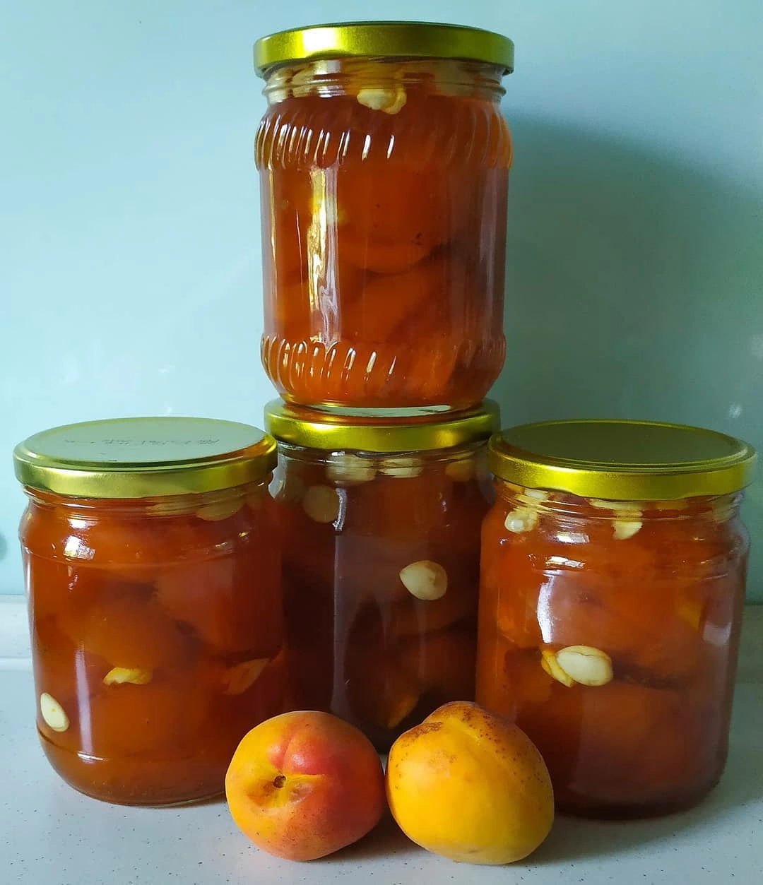 Абрикосовое варенье дольками с косточкой