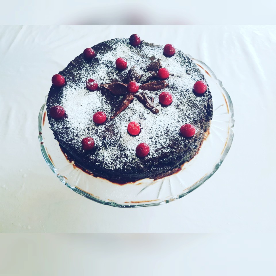 Вкусный торт с кремом чиз и ягодами: простой рецепт с фото