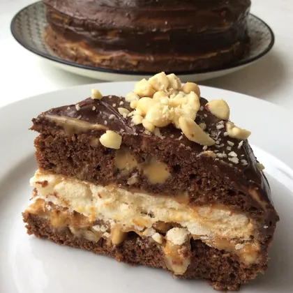 Безумно вкусный торт Сникерс • шоколад, арахис, варёная сгущёнка