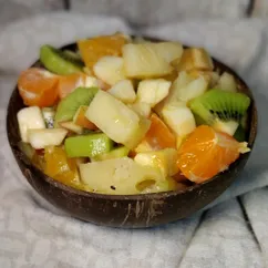 Фруктовый салат с консервированным ананасом