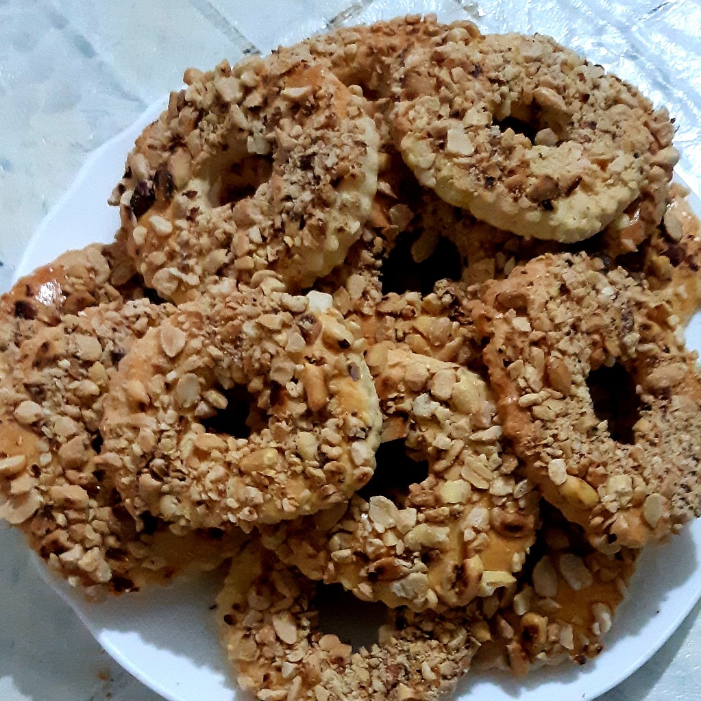 Сахарные кольца с арахисом
