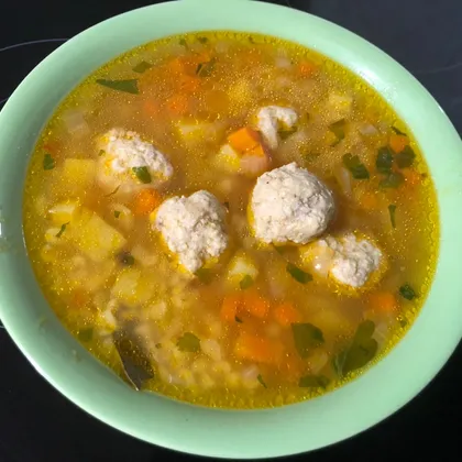 Суп с фрикадельками и рисом (булгуром)