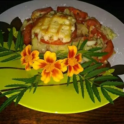 Картофельные гнезда с мясными шариками и овощным салатом