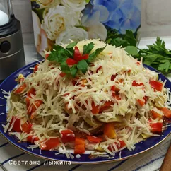 Салат "Обалденный" с копчёной курицей и грибами