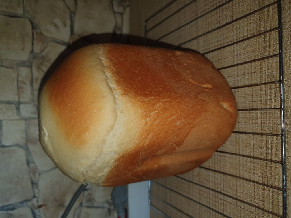 Простой хлеб в хлебопечке: вкусный мякиш и хрустящая корочка