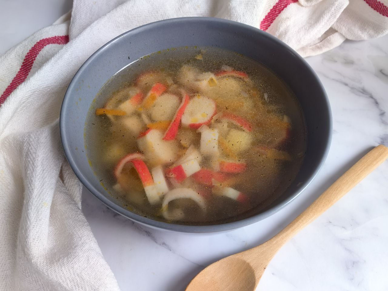 Индонезийский суп с крабовыми палочками