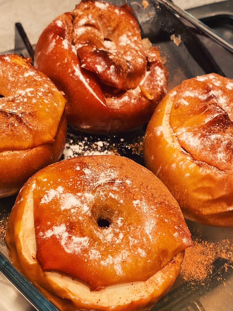 Печенные яблоки с корицей