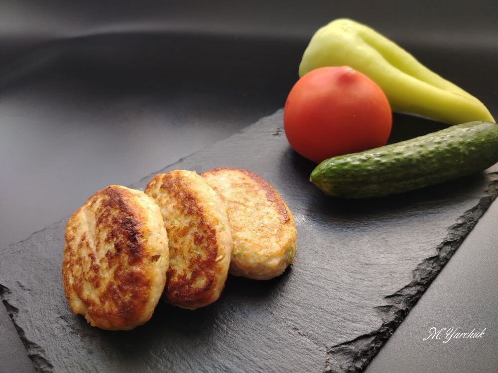 Куриные котлеты с кабачком