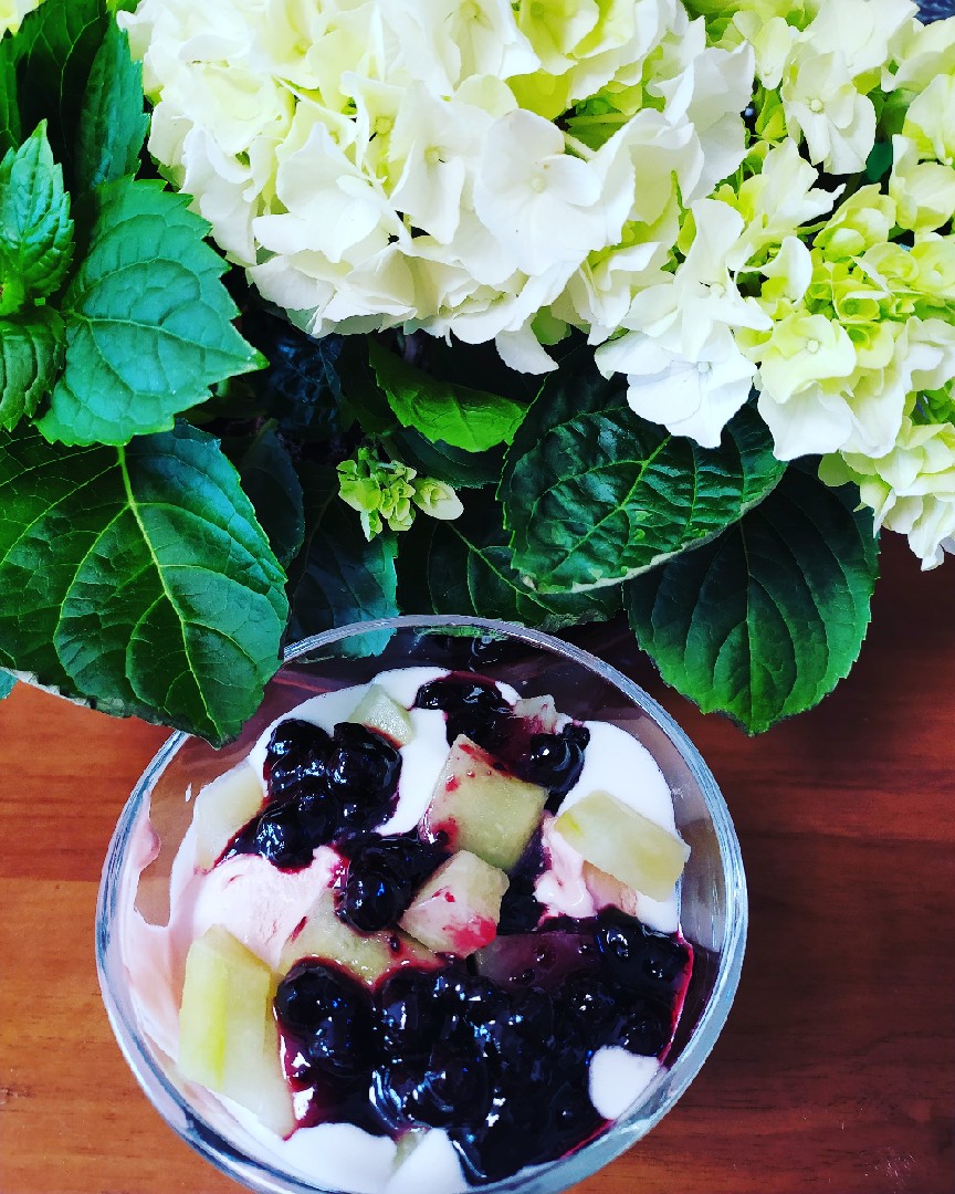 Мороженое🍦 с дыней и вареньем из черной смородины👩‍🍳