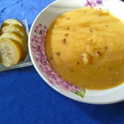 Гороховое пюре с маринованными кабачками