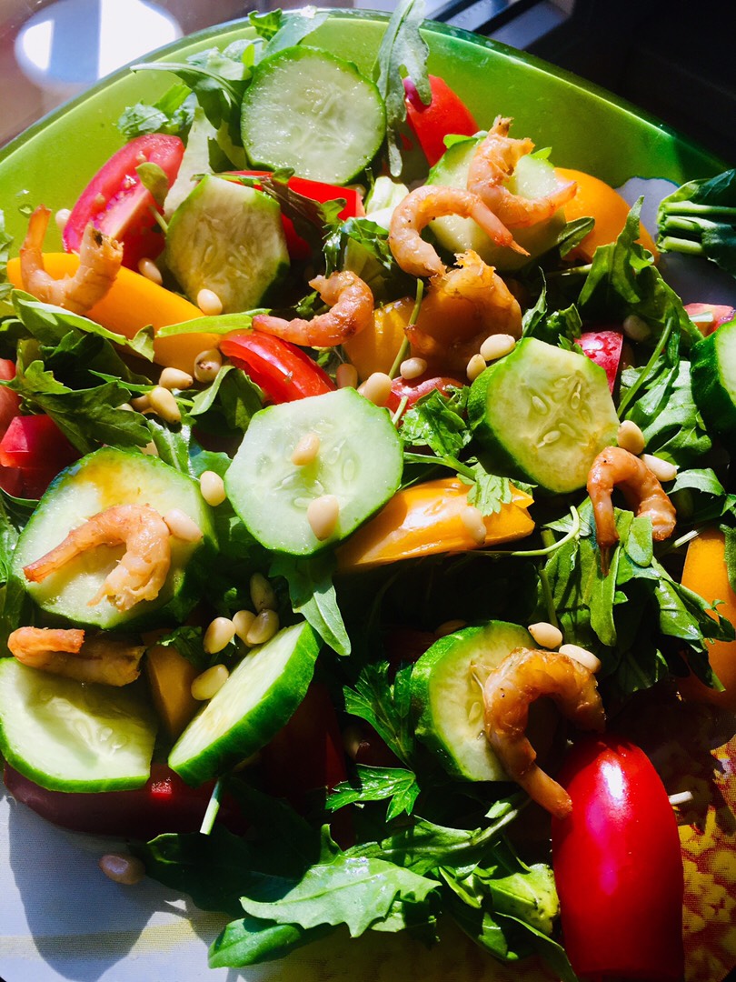 Салат с креветками в соусе терияки