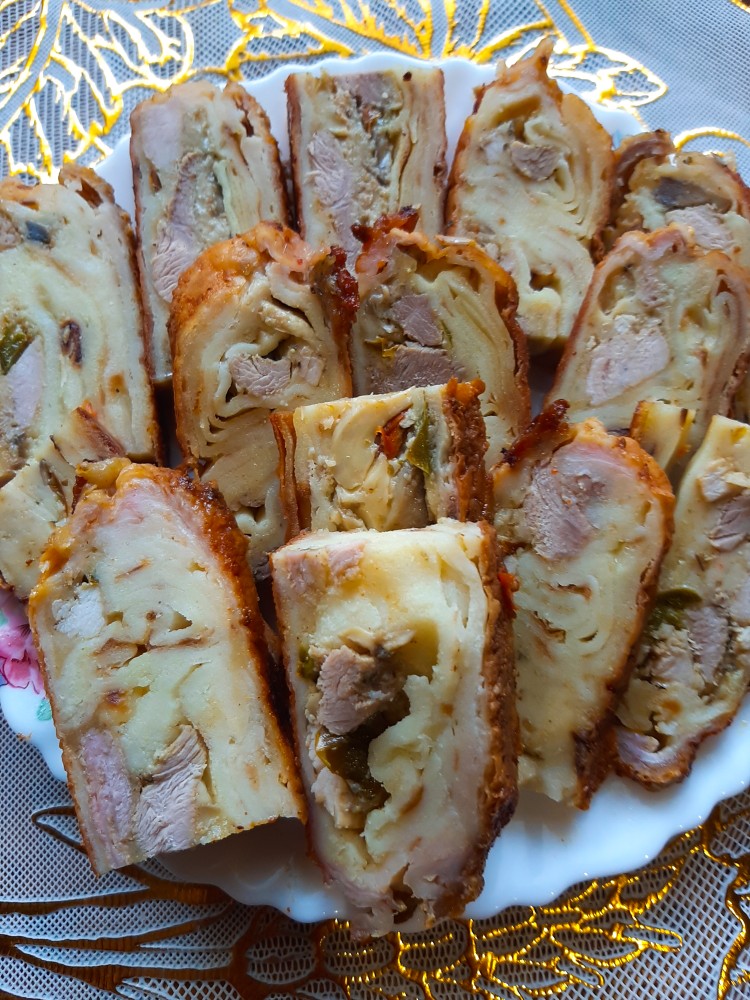 Фаршированные блины в шкурке из куриной грудки