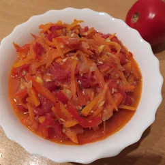 Сочные тушёные овощи (перец, помидоры, морковь, лук)
