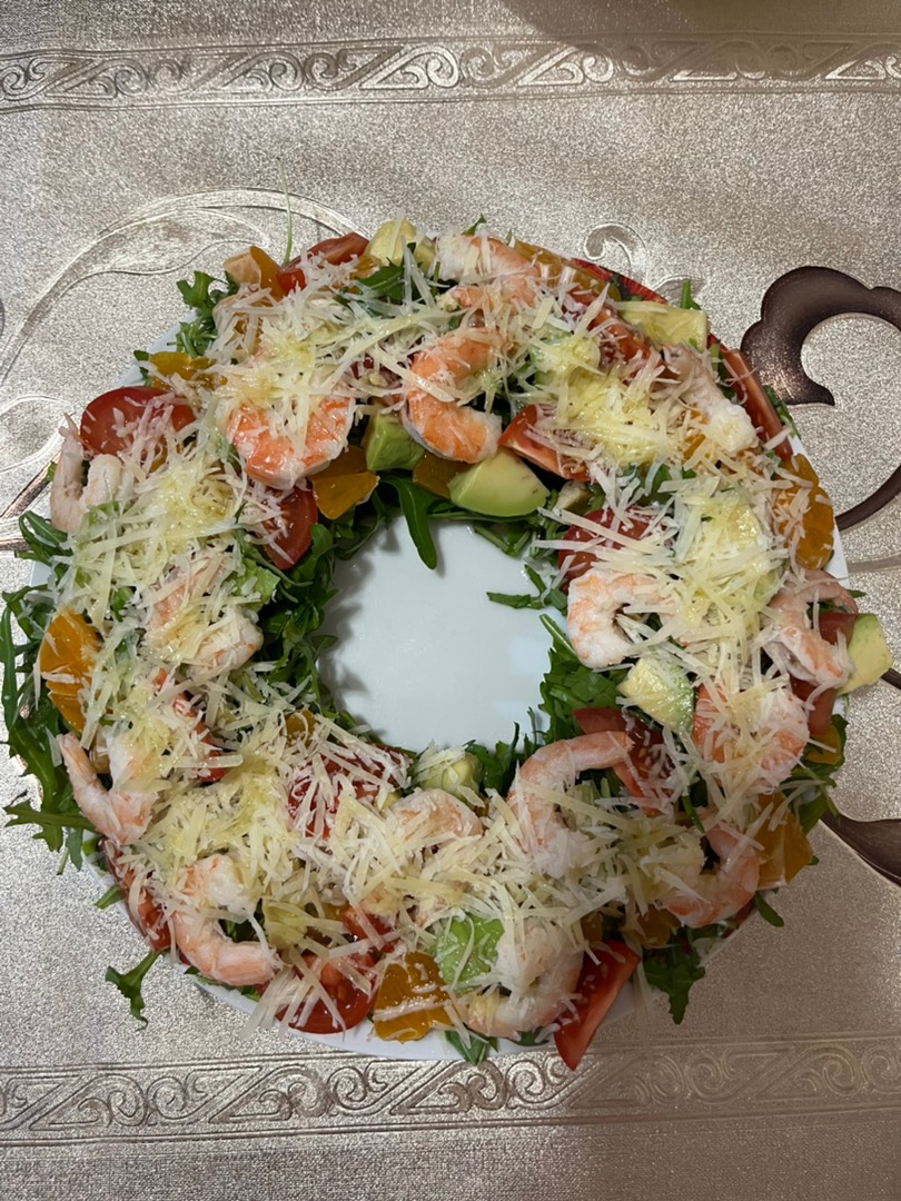 Салат-венок с креветками