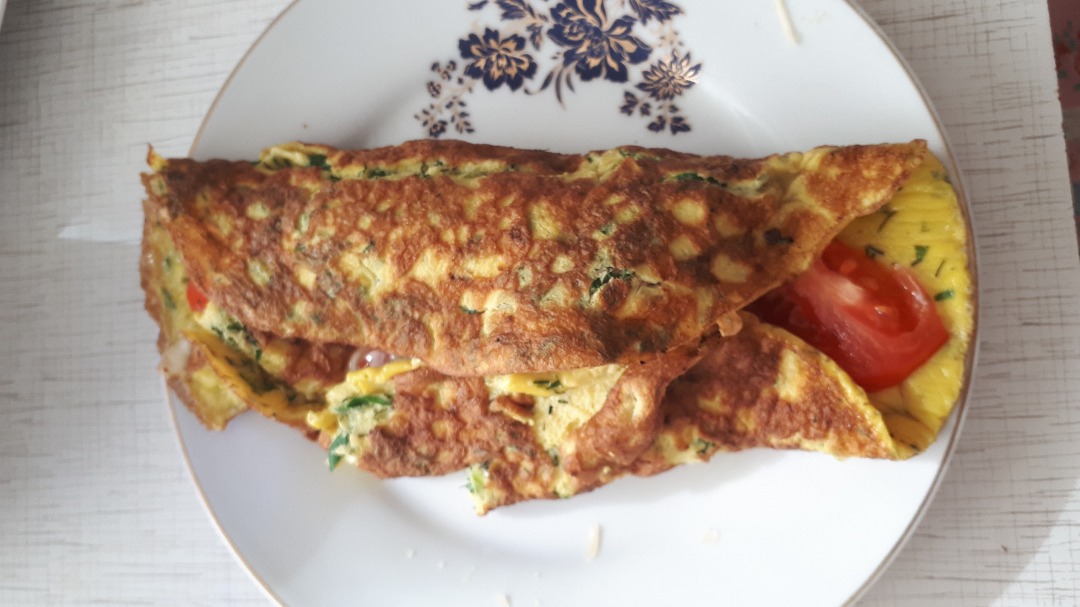 Яичный ролл с сосиской