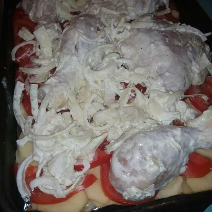 Куриные   спинки и голень   с картофелем  и помидорами   в духовке