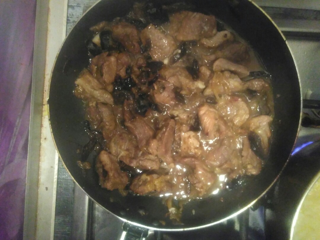 Мясо запечённое с черносливом