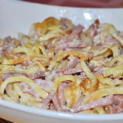 Салат с блинами и курицей